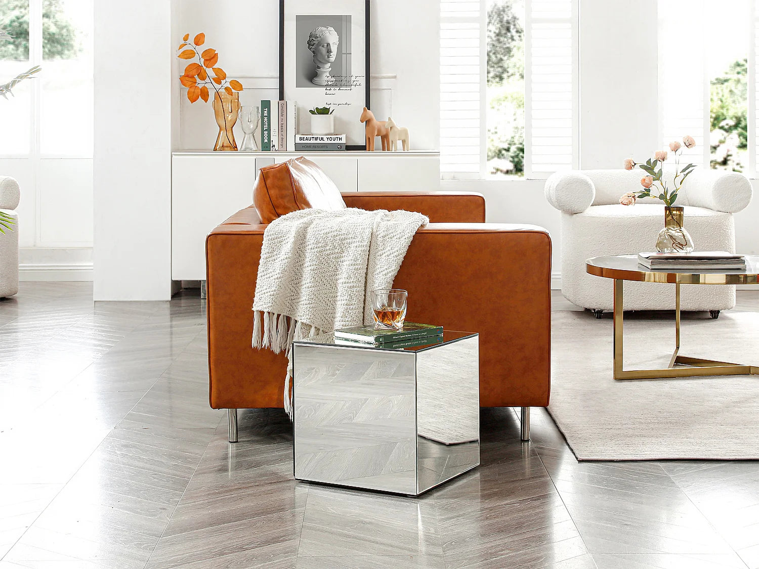 Bout de canapé cube en miroir argent – CUBANE