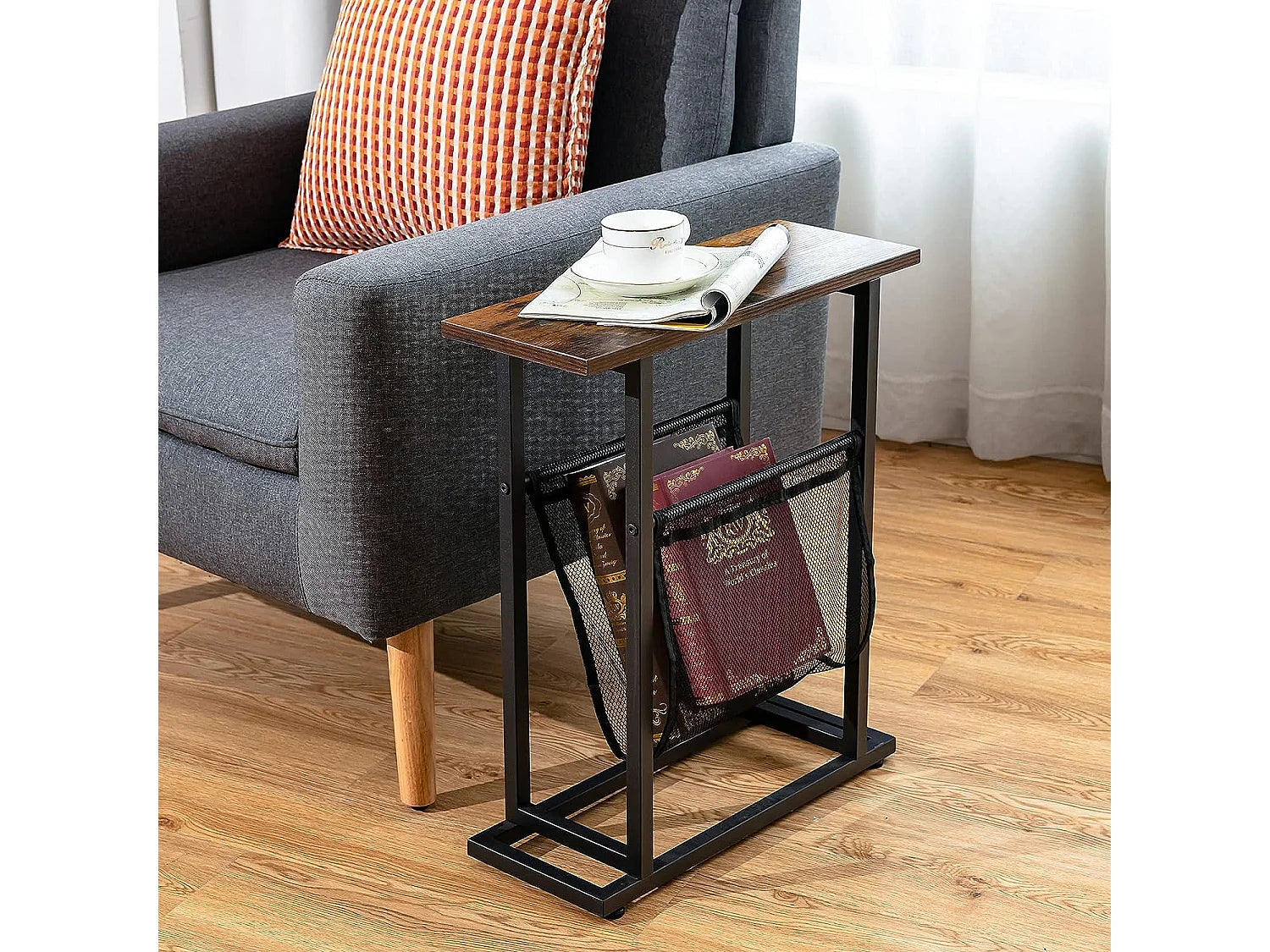 Bout de canapé industriel inox avec porte-revues – FERROCK
