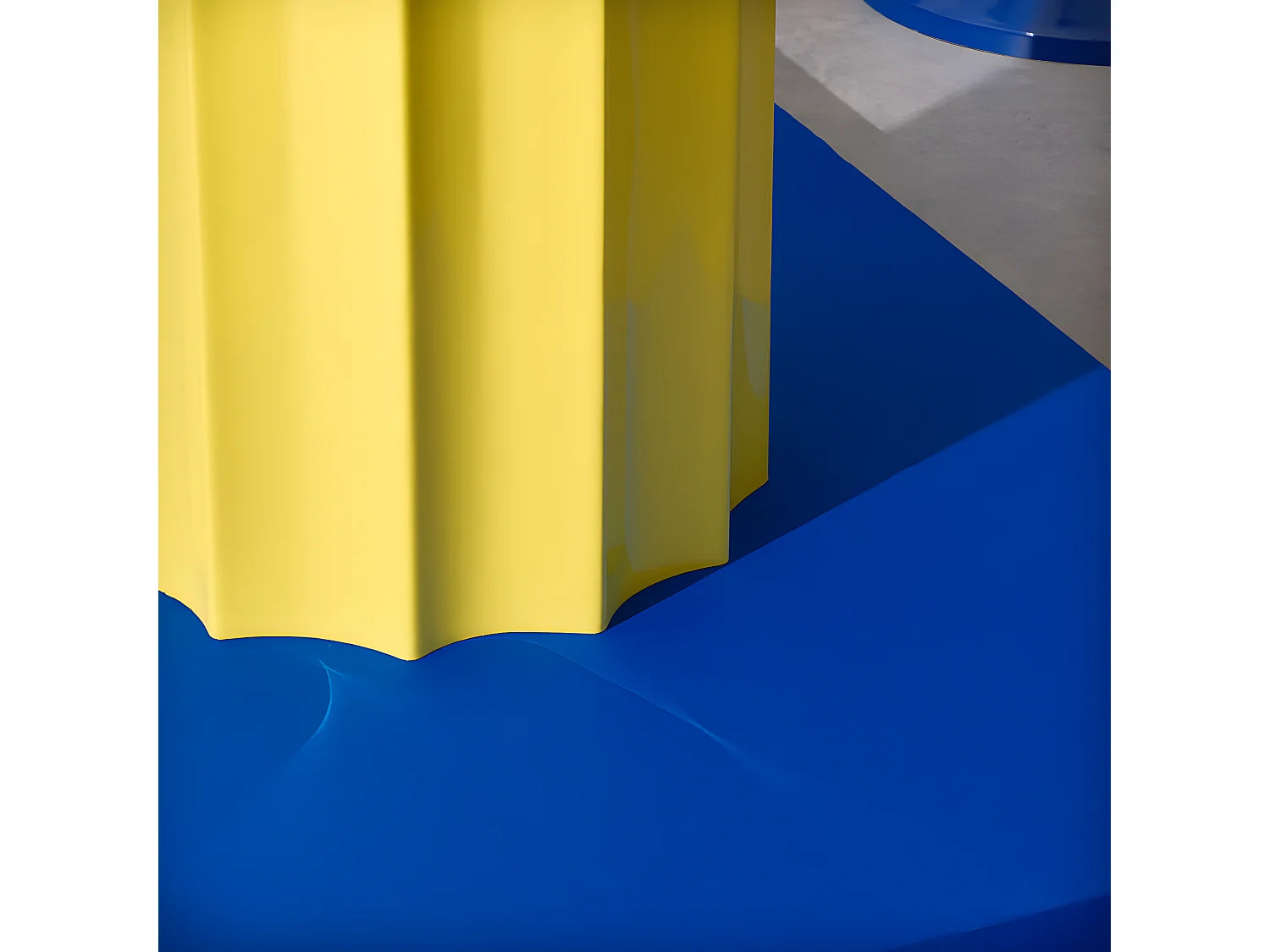 Bout de canapé rond en aluminium jaune – HELIOS