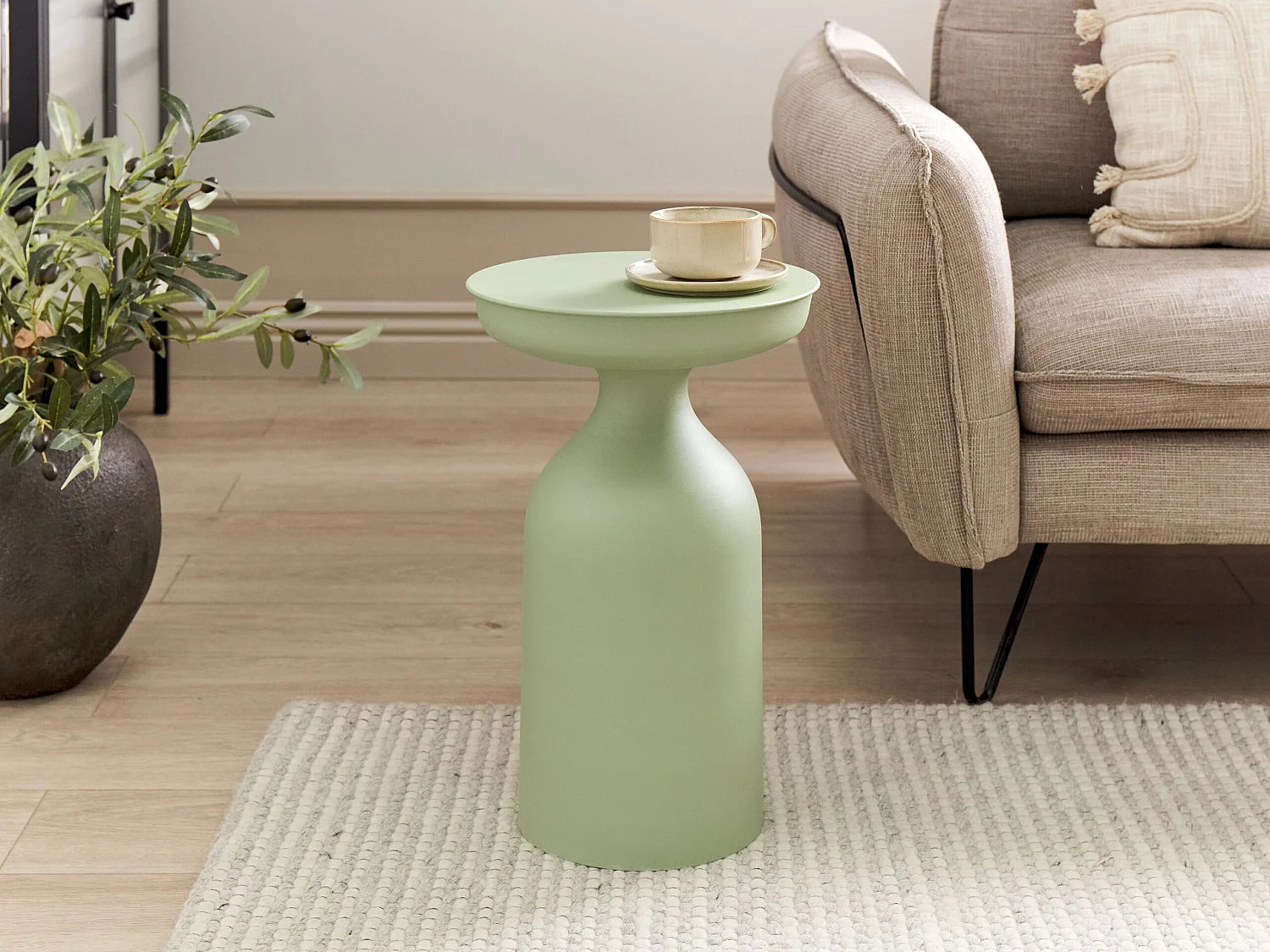 Bout de canapé rond en métal vert clair – TENJO