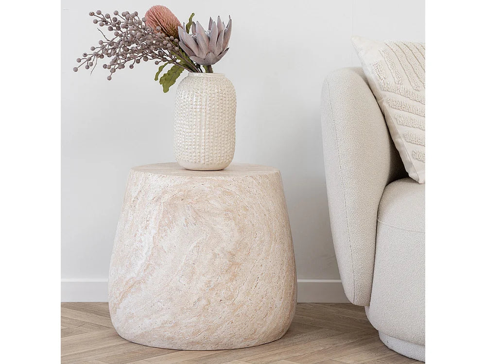 Bout de canapé rond effet travertin beige – CALCAIRE