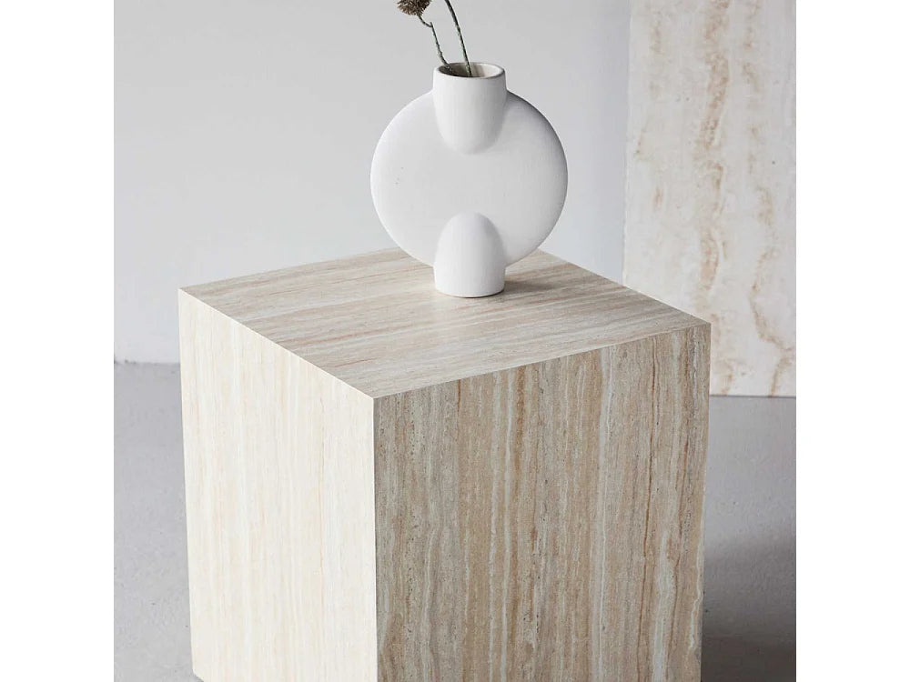 Bout de canapé carré effet travertin beige – TRAVO