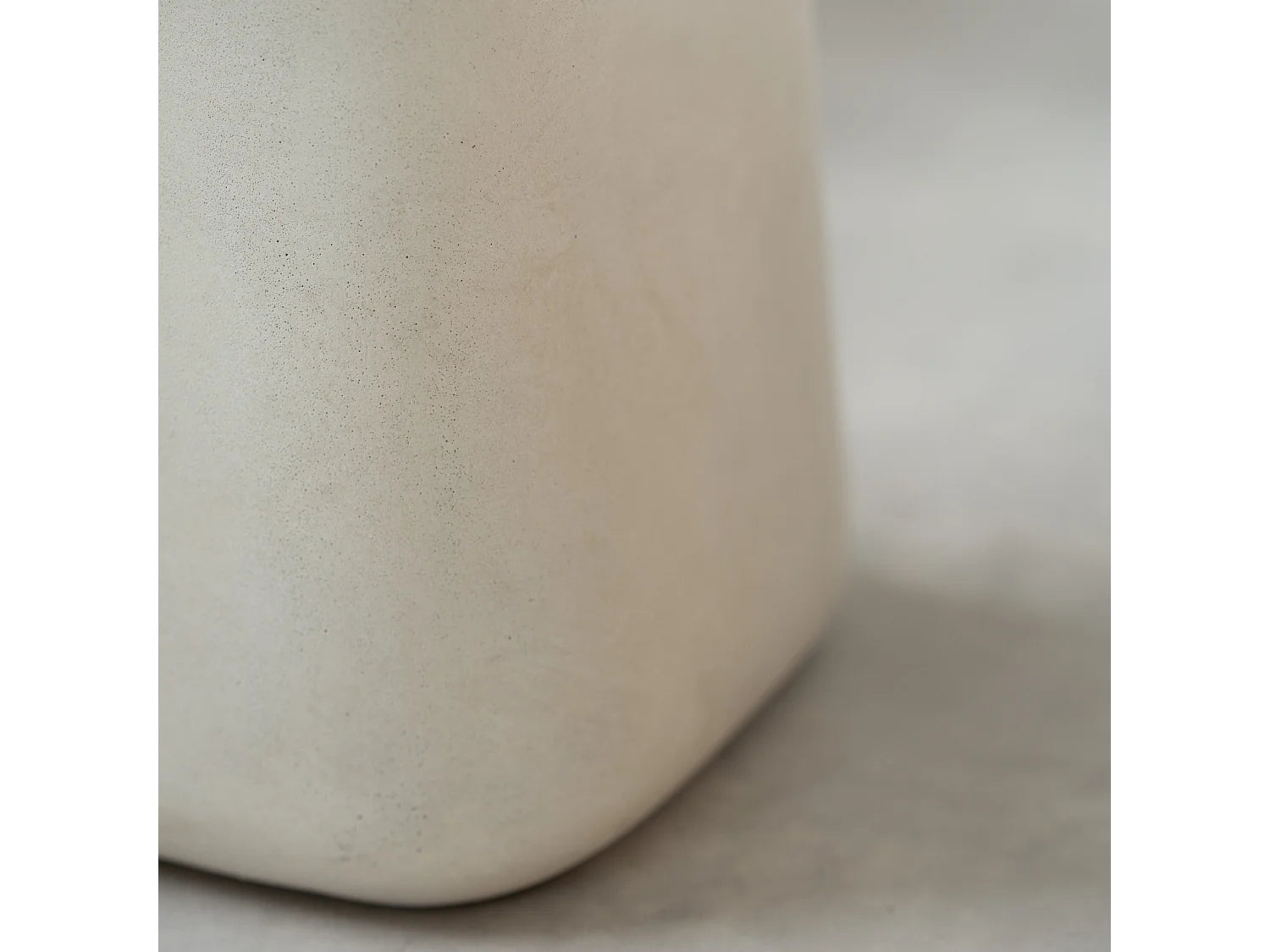 Bout de canapé carré effet béton blanc – SAMOA