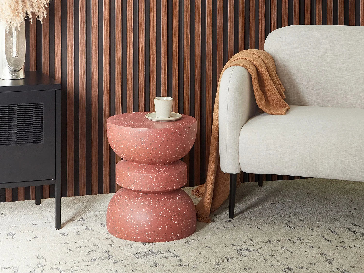 Bout de canapé rond effet terrazzo rouge – SABLIA