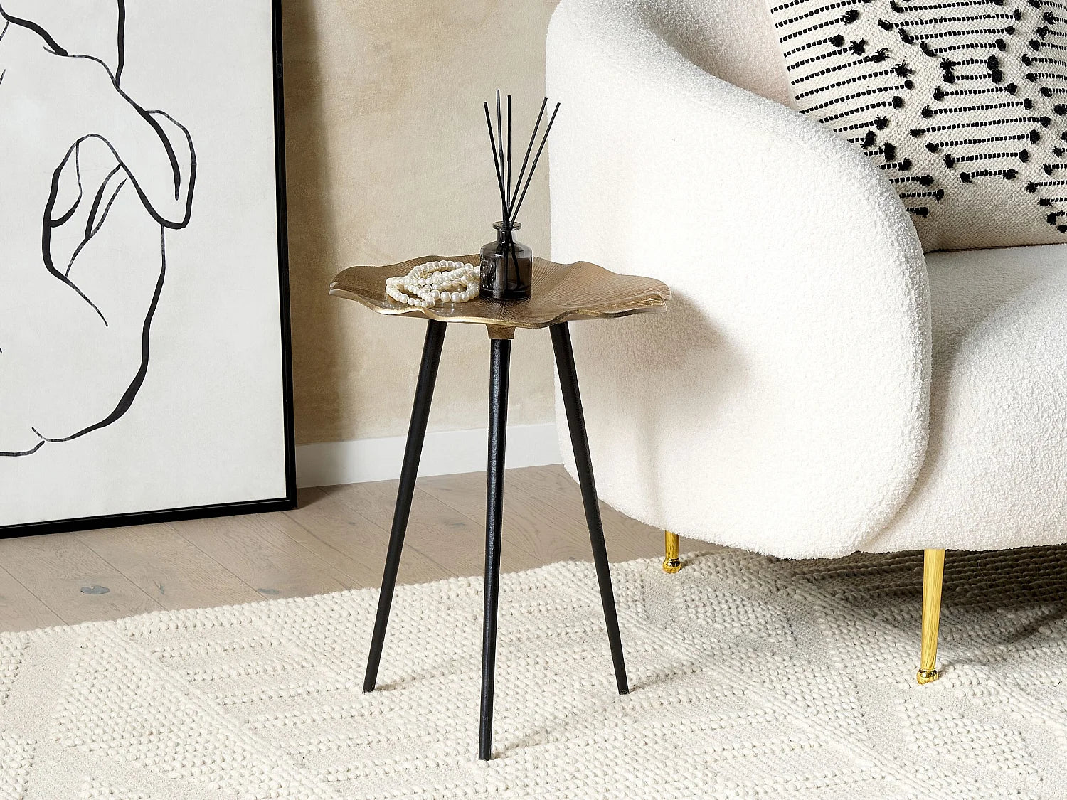 Bout de canapé doré base trois pieds – PRIMO