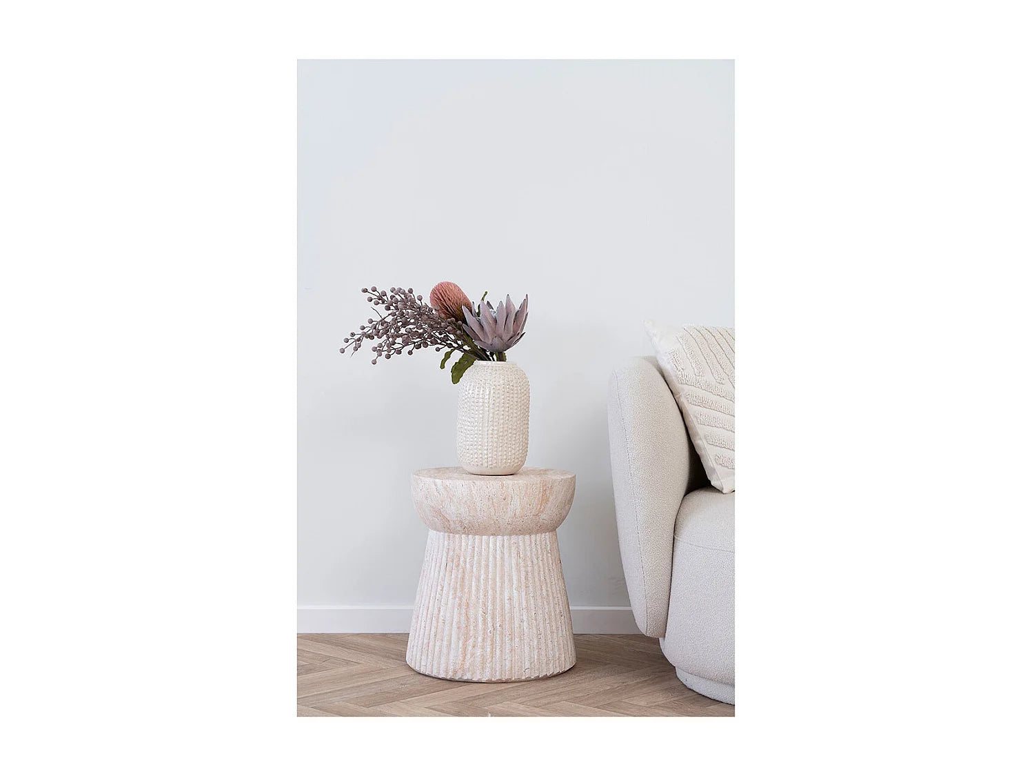 Bout de canapé rond en travertin beige – CORINTHE