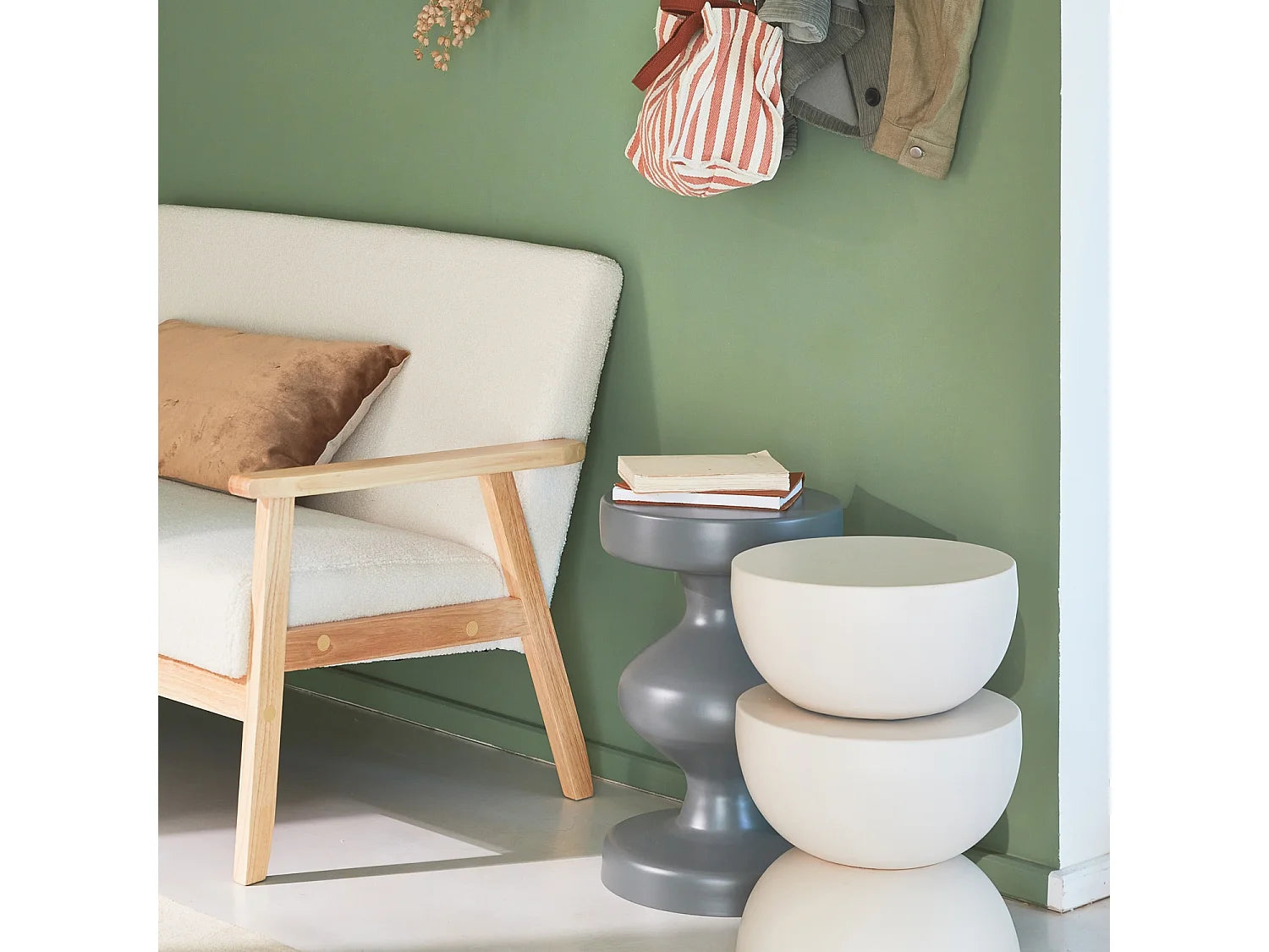 Bout de canapé rond en métal crème minimaliste – LUMEA