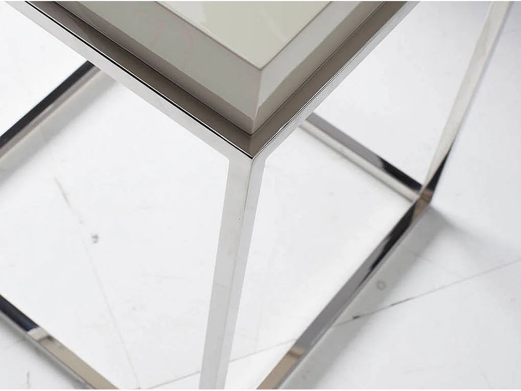 Bout de canapé carré bois laqué gris ciment – BETON