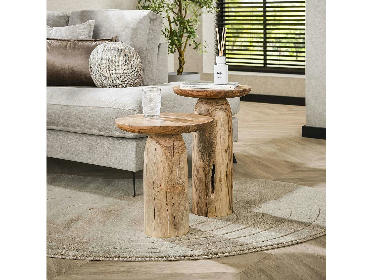 Bout de canapé bois plateau sculpté beige – TOTEM