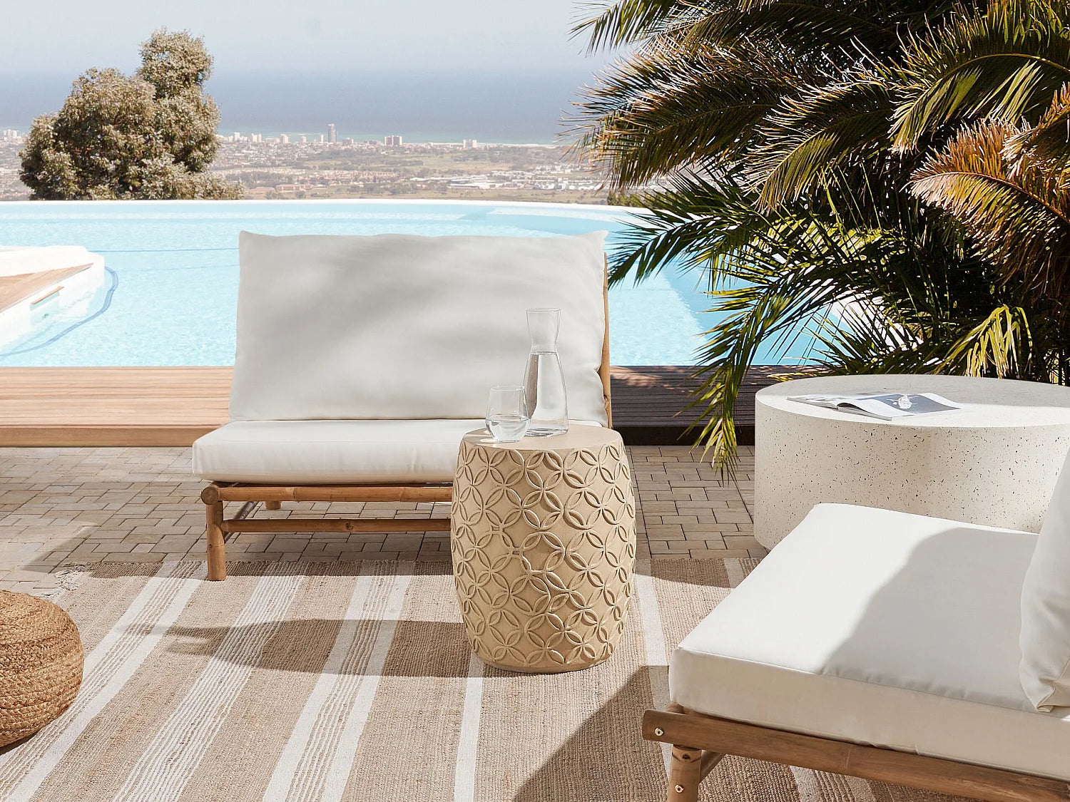 Bout de canapé tonneau texturé beige clair – DUNA