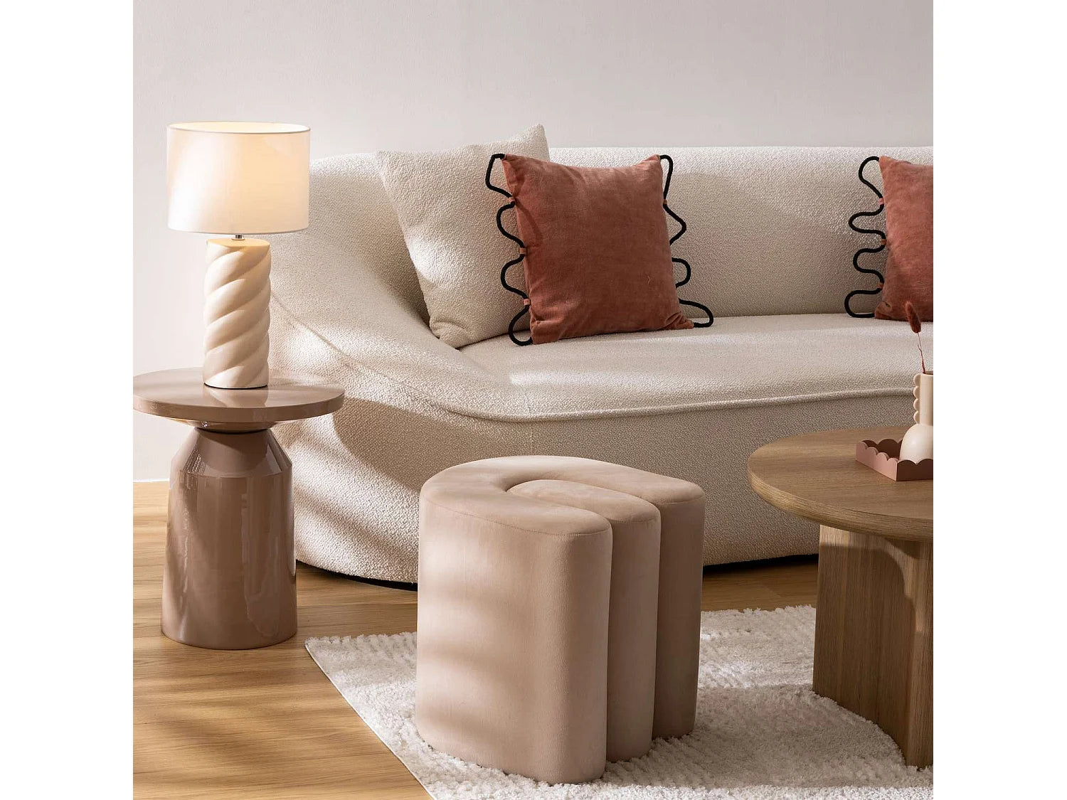 Bout de canapé rond en métal beige brillant – SITA