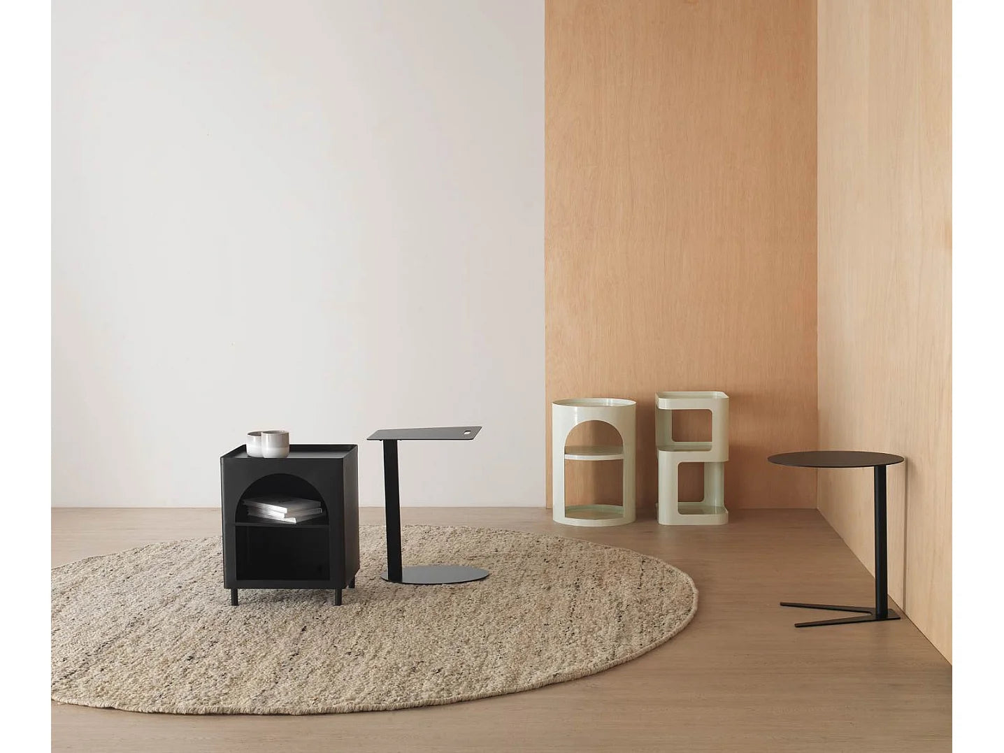 Bout de canapé cylindrique en métal blanc – COLONNE