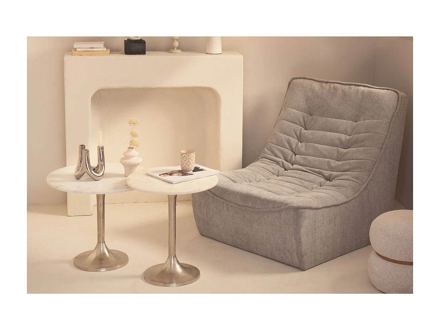 Bout de canapé tulipe en marbre blanc et métal – TULIPA