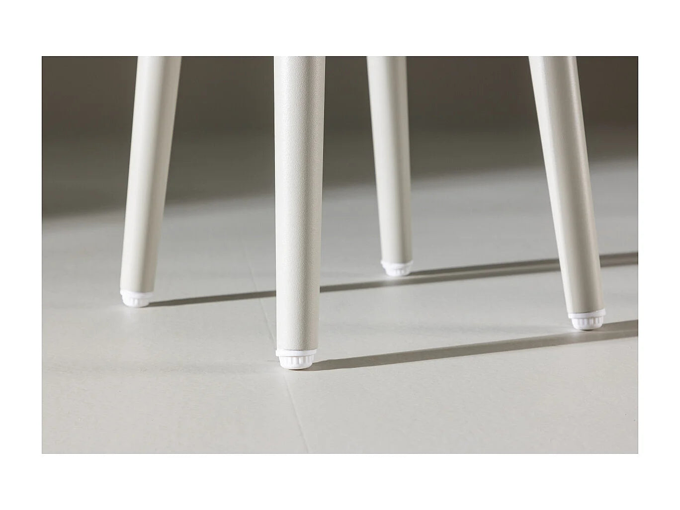 Bout de canapé rond beige en aluminium – LITTORAL