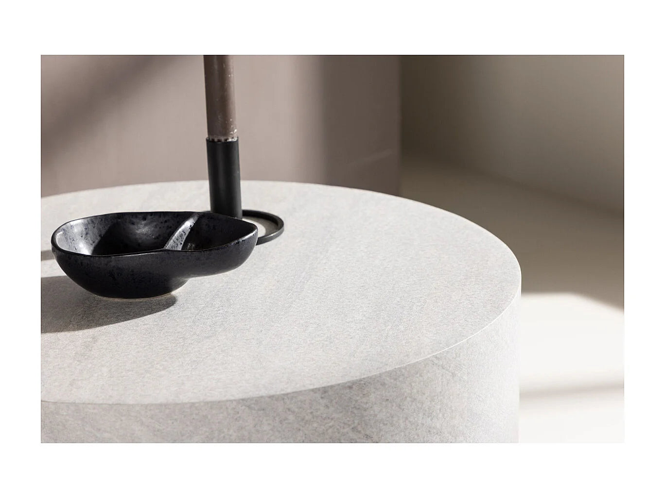 Bout de canapé rond effet marbre gris clair – MARLO