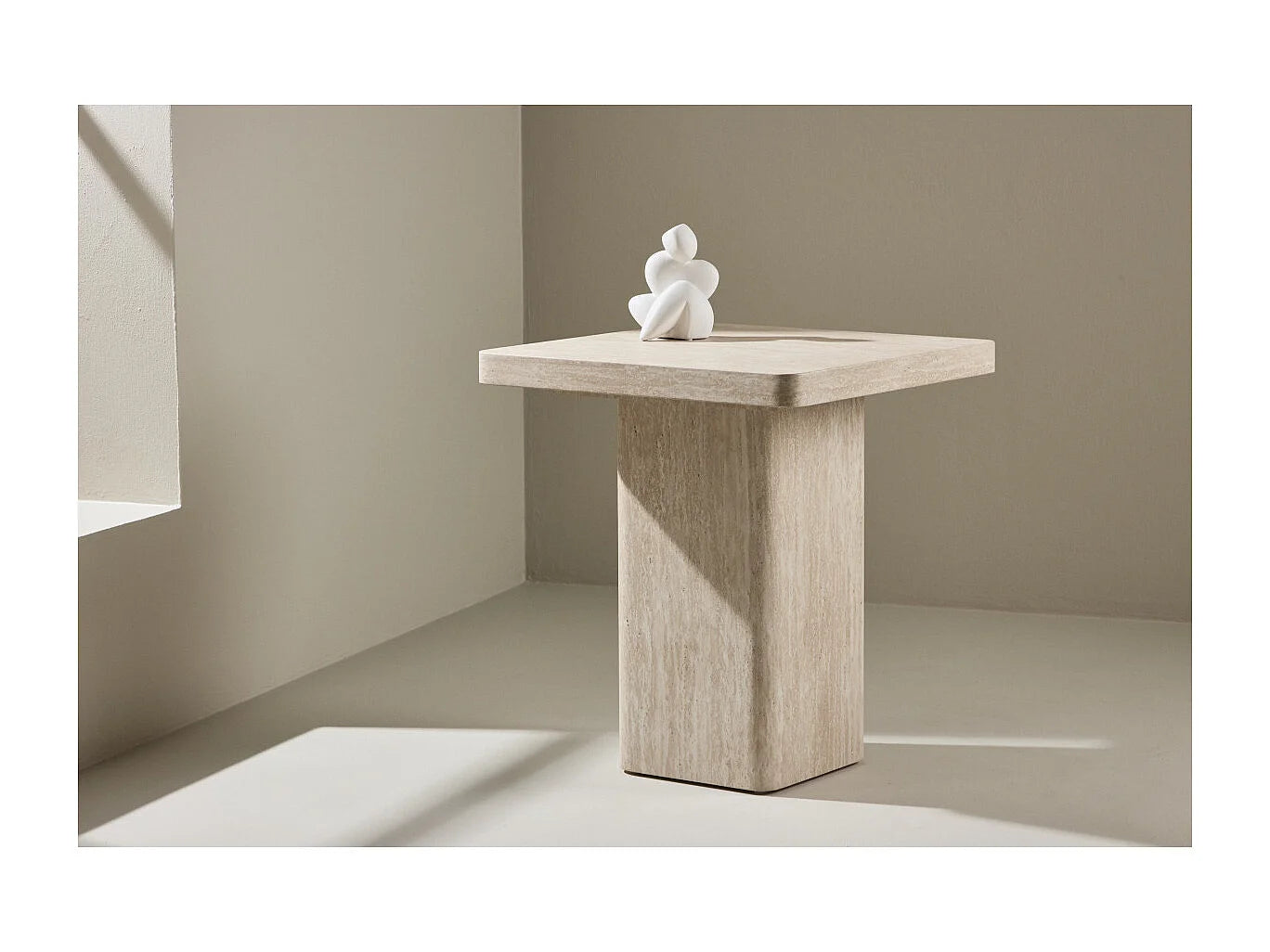 Bout de canapé carré effet travertin beige – QVART