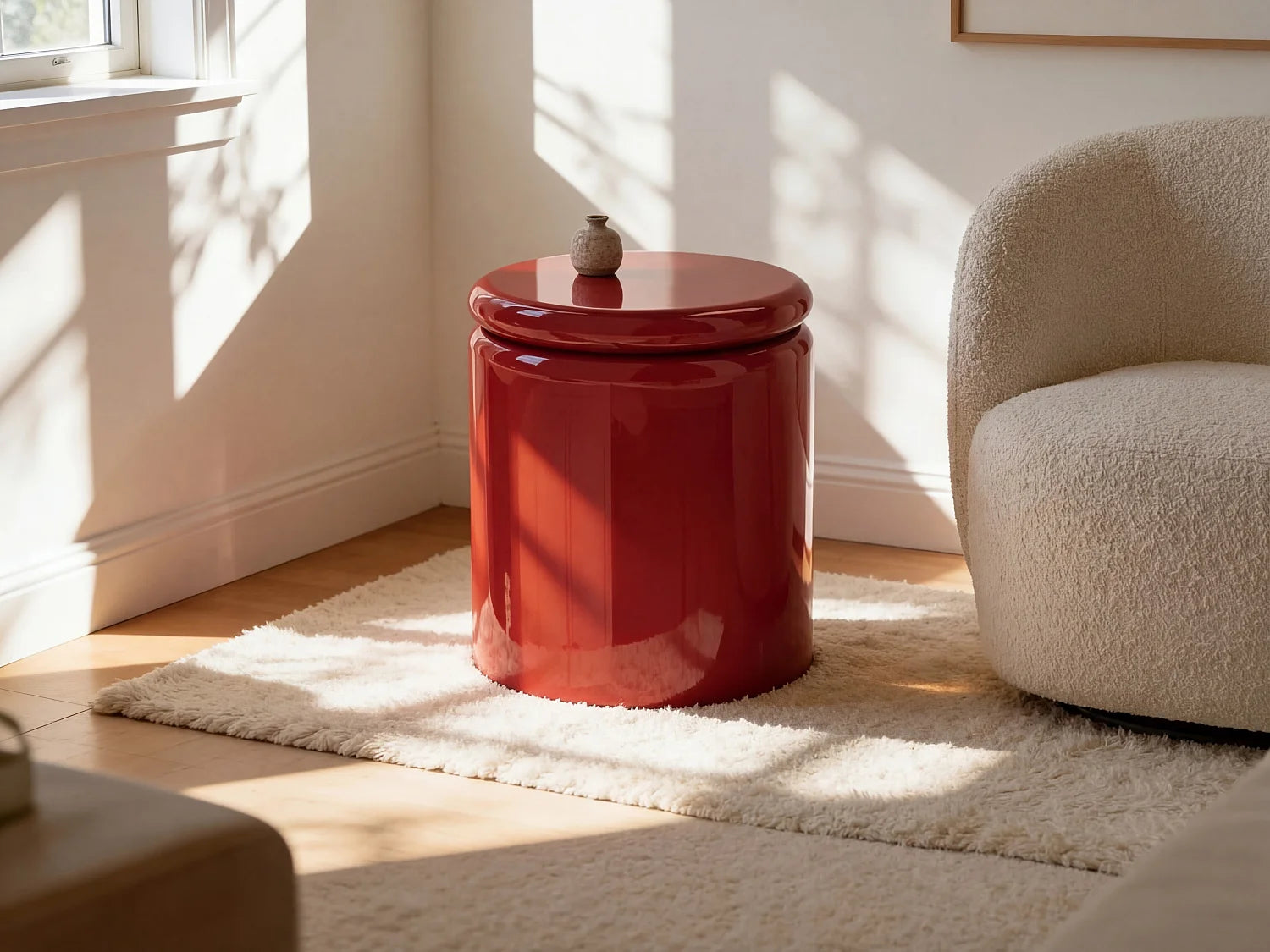Bout de canapé monobloc laqué rouge – CALYX