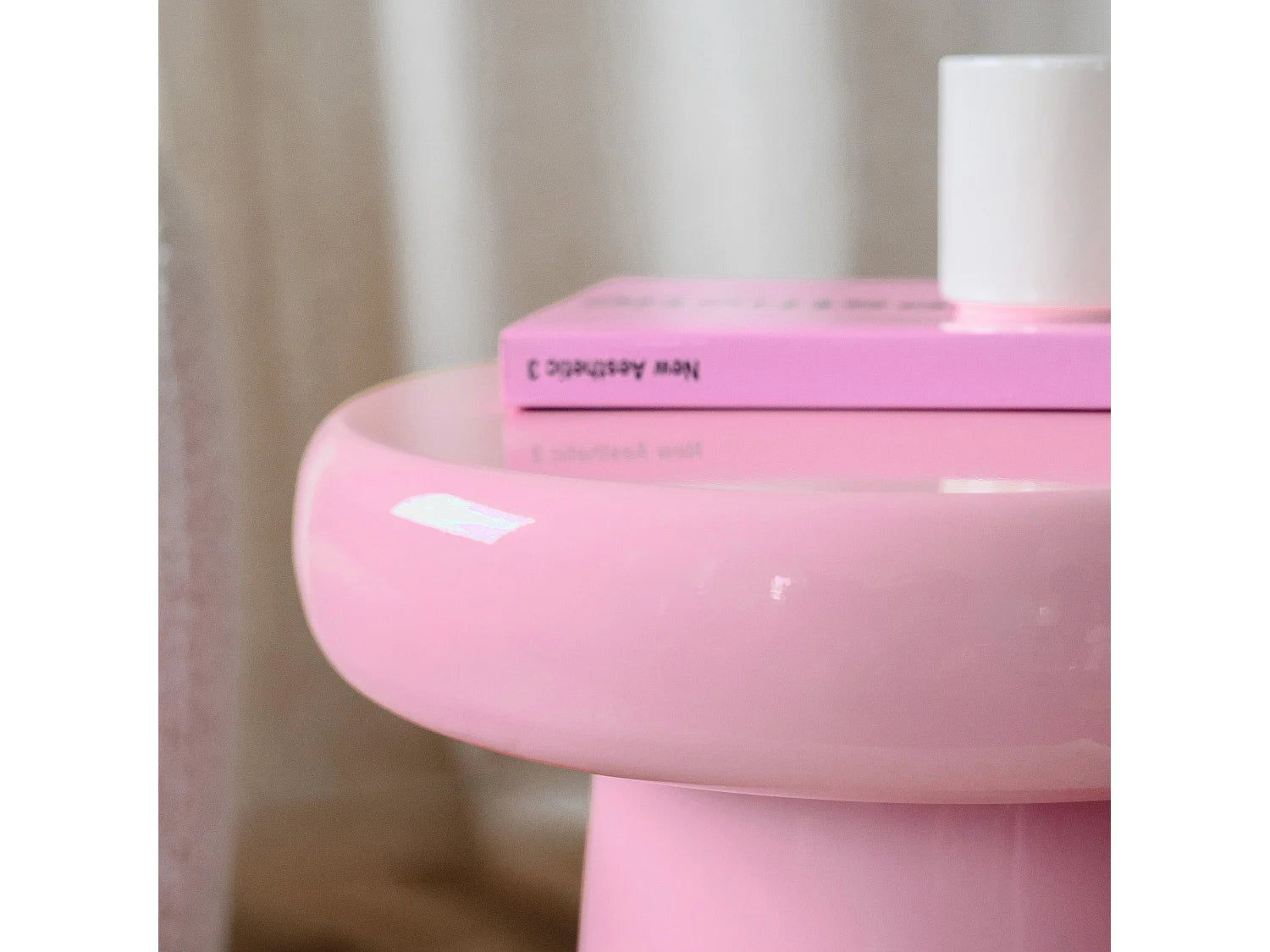 Bout de canapé rond en métal rose – ANOUK