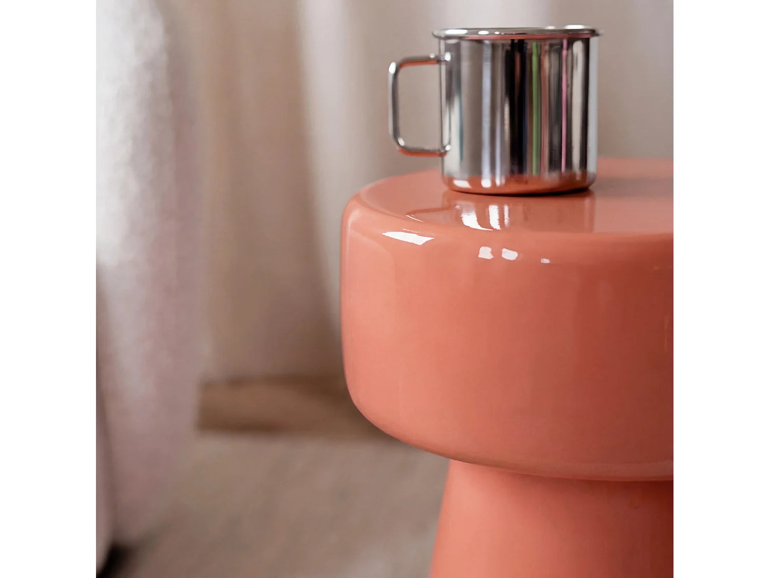 Bout de canapé rond en métal orange, look rétro – SOLEA