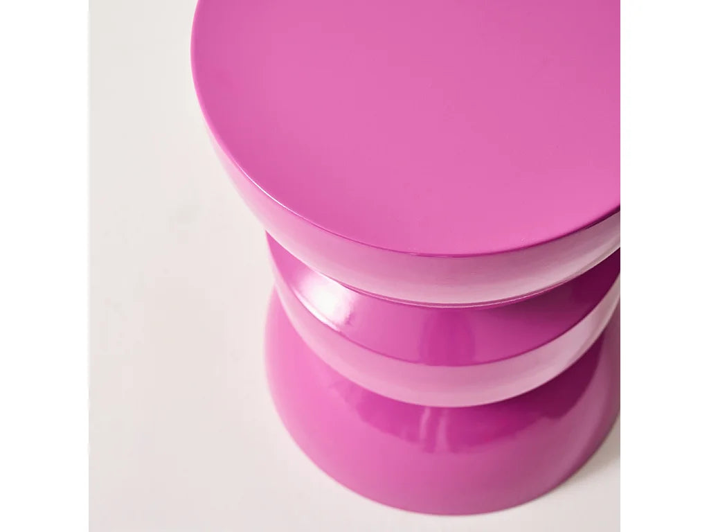 Bout de canapé rond en métal rose effet glossy – DRAGEE