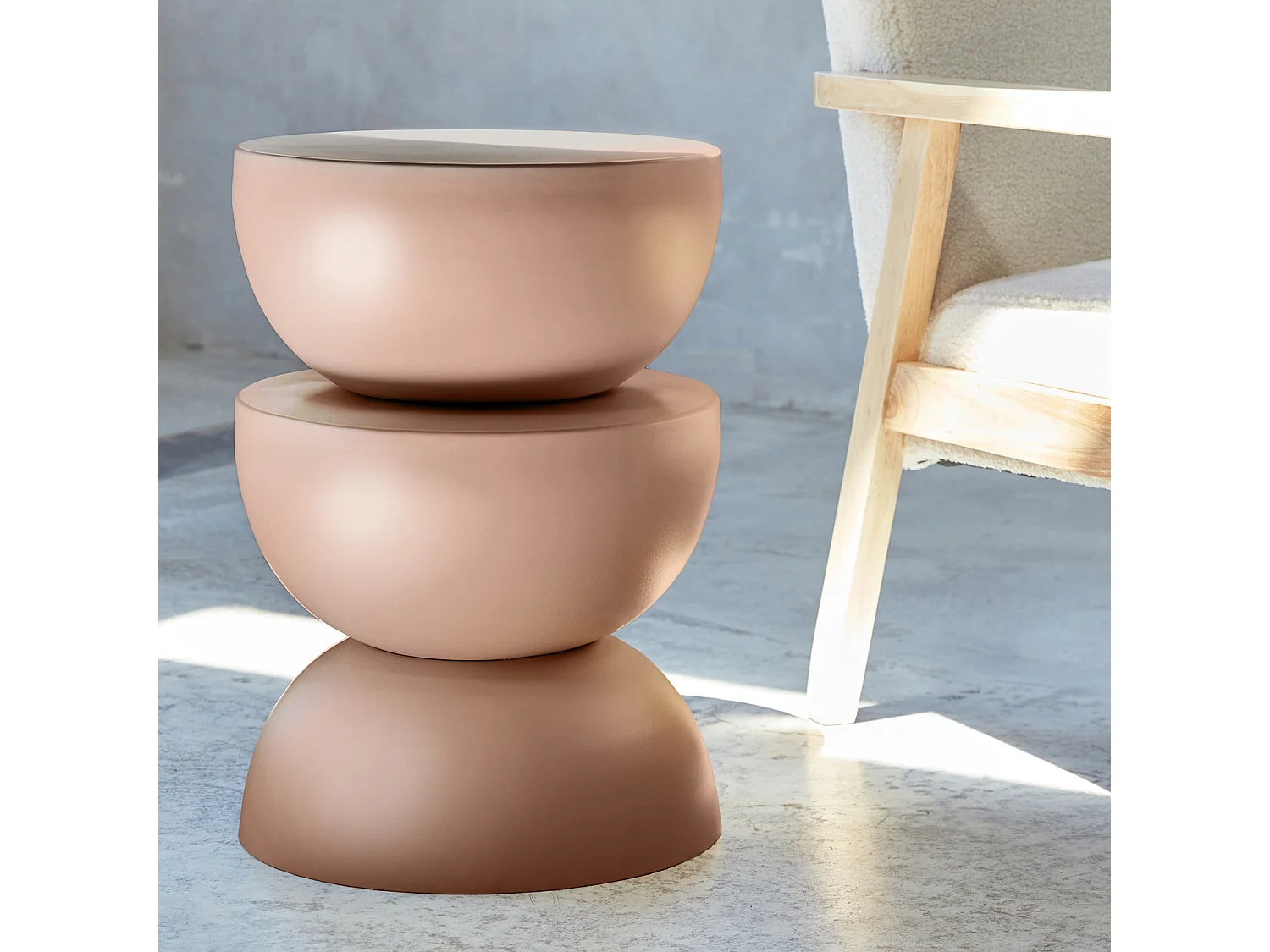 Bout de canapé rond en métal rose – SORAYA