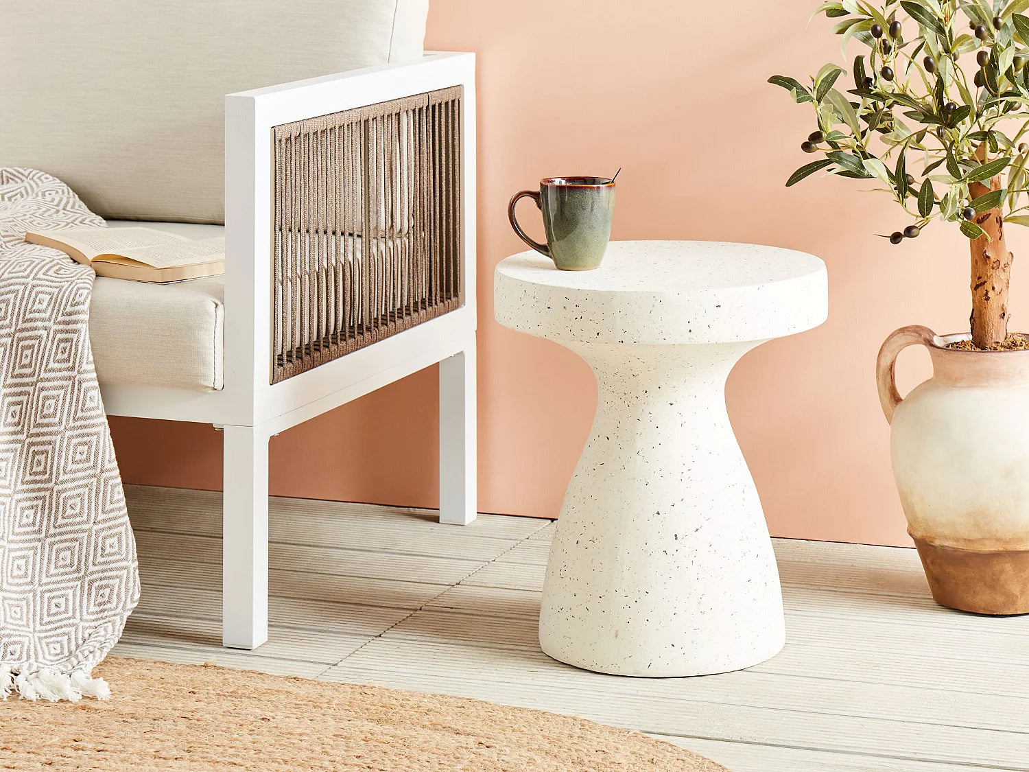 Bout de canapé rond effet terrazzo blanc cassé – RIVAGE