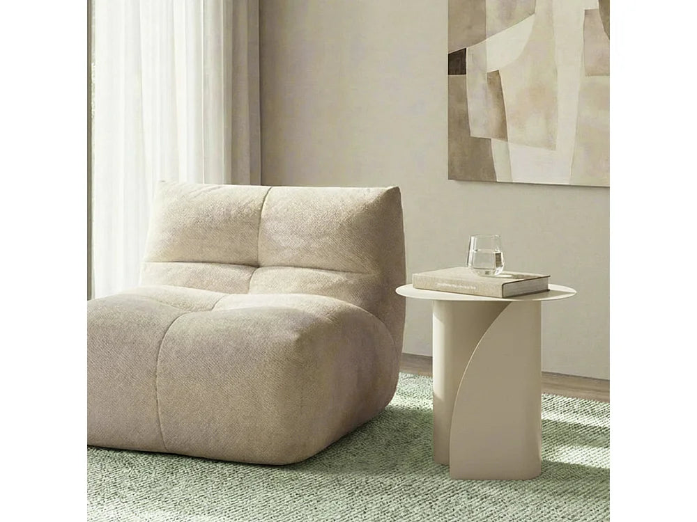 Bout de canapé en métal beige forme courbe – SIROCCO