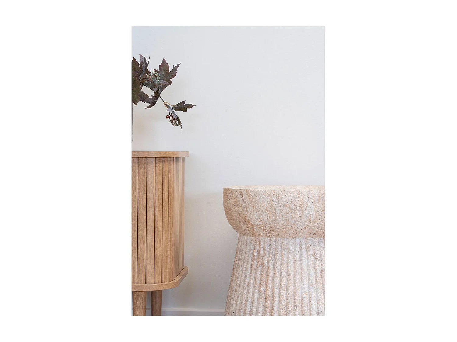 Bout de canapé rond en travertin beige – CORINTHE