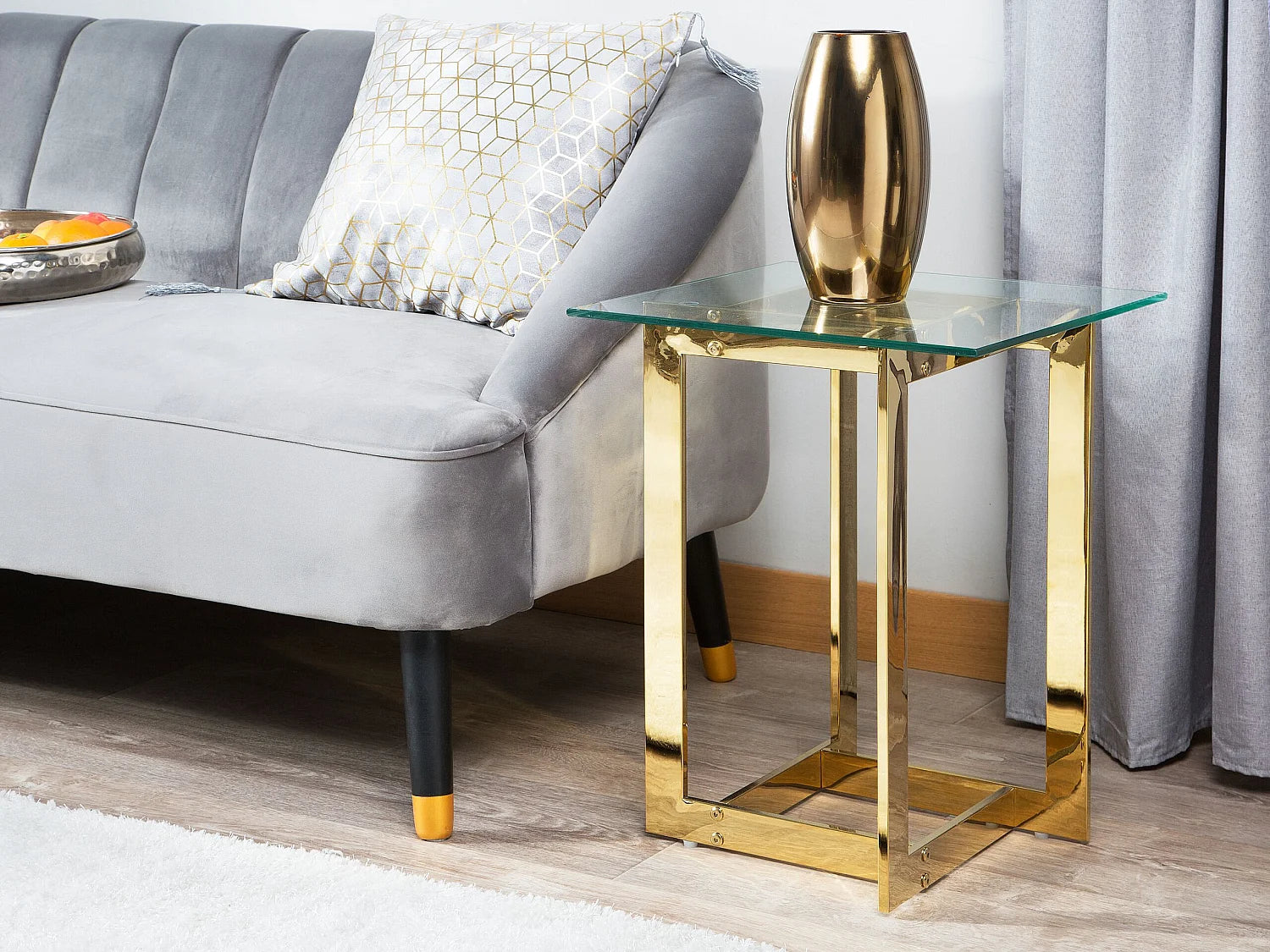 Bout de canapé carré en verre et métal doré – HALO
