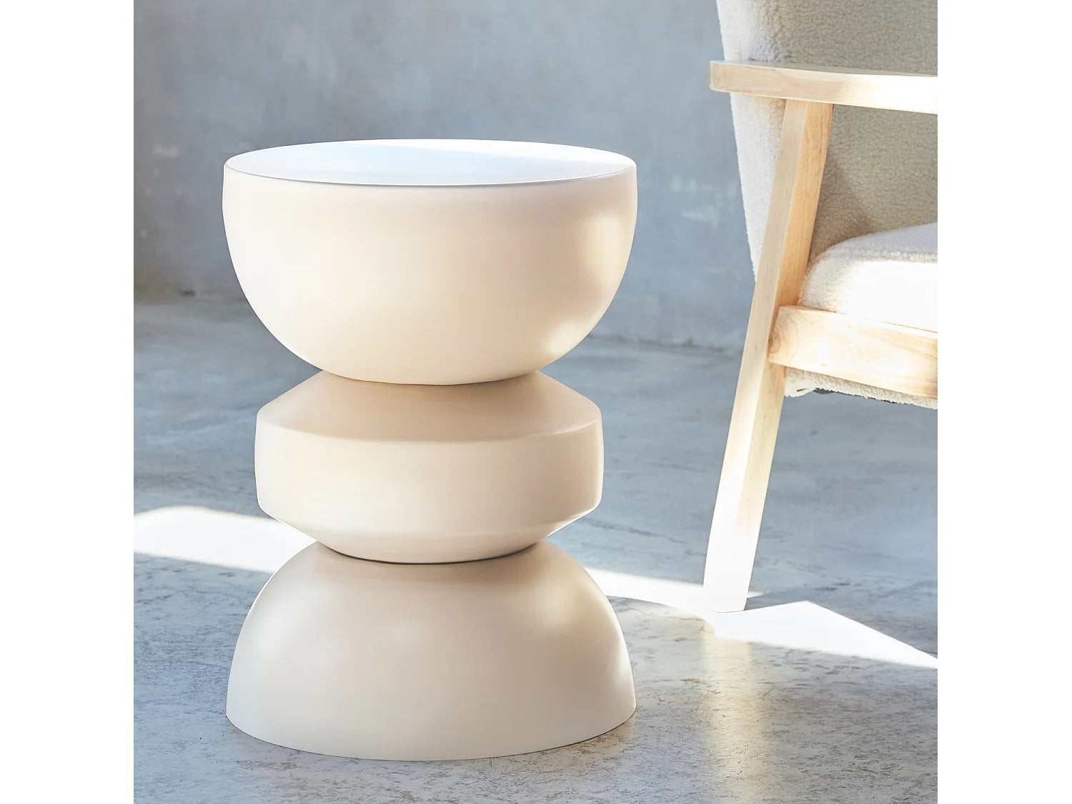 Bout de canapé rond en métal crème – ASSA
