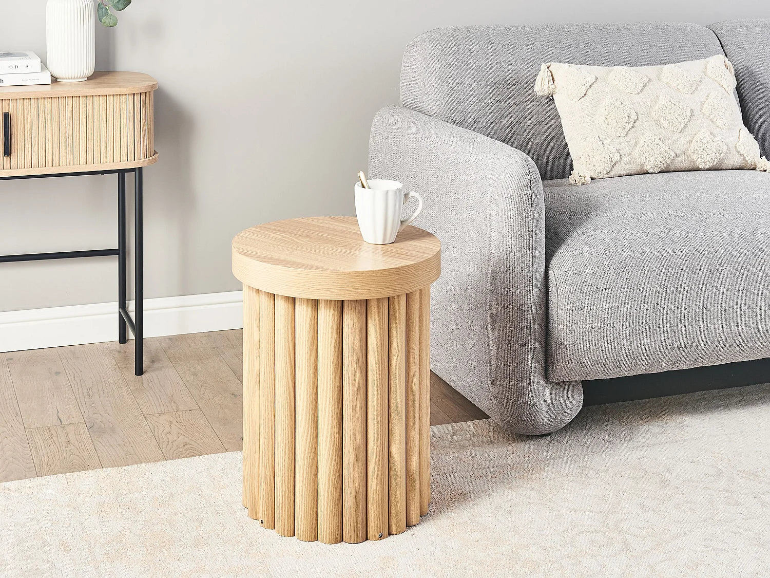 Bout de canapé rond bois clair nervuré – GALEO