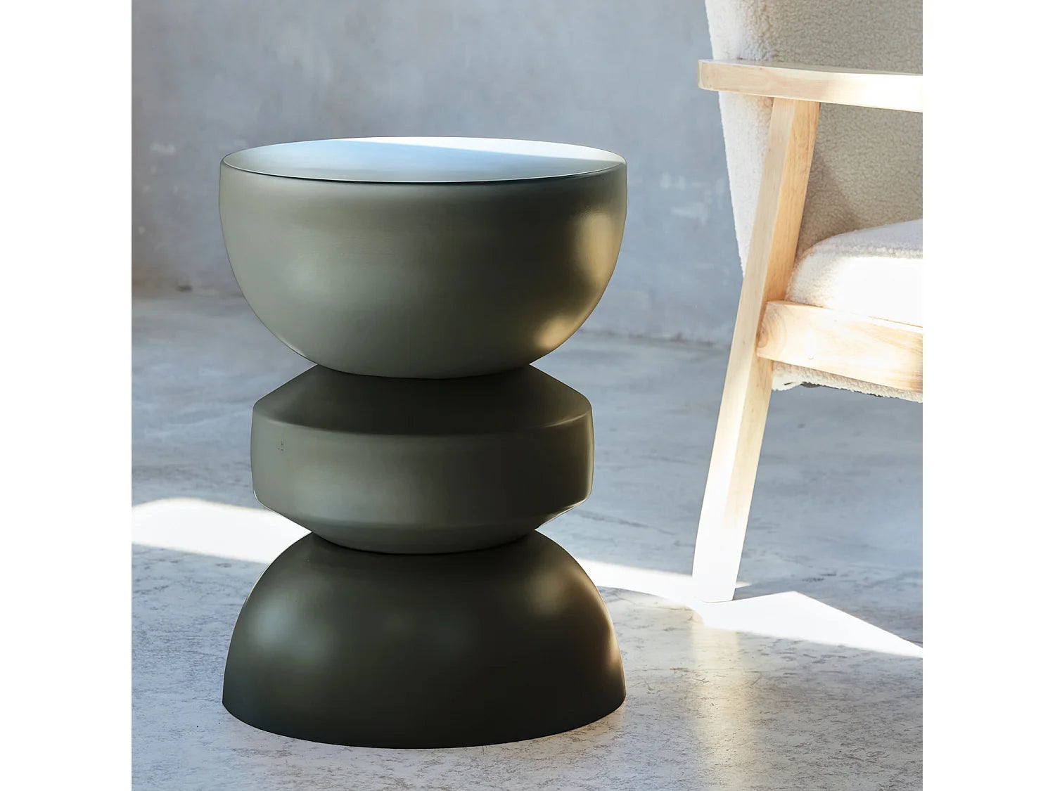 Bout de canapé rond en métal noir – ASSA