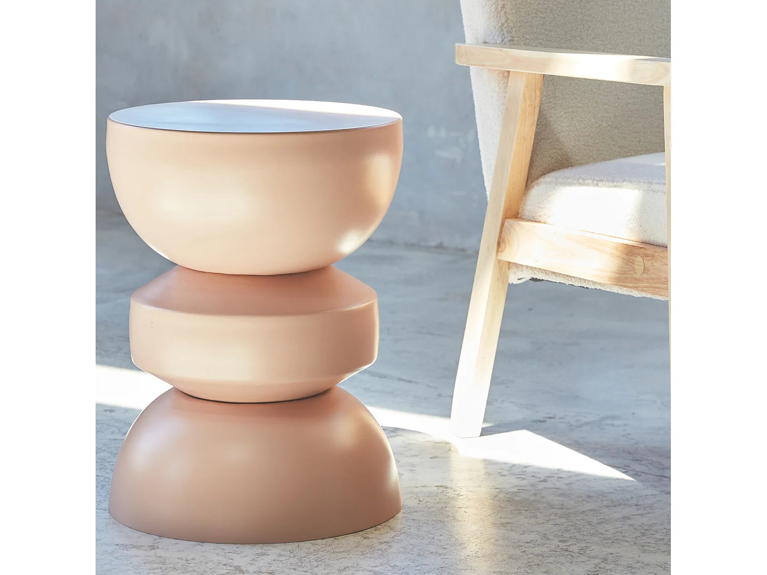 Bout de canapé rond en métal rose – ASSA